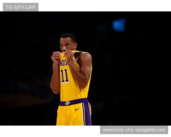 福克斯关键一传撕开防线，国王把握住机会